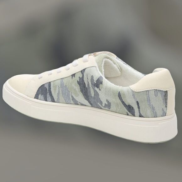 SANCTUARY Daytripper Camo Print Lace-Up Sneakers - Picture 12 of 14